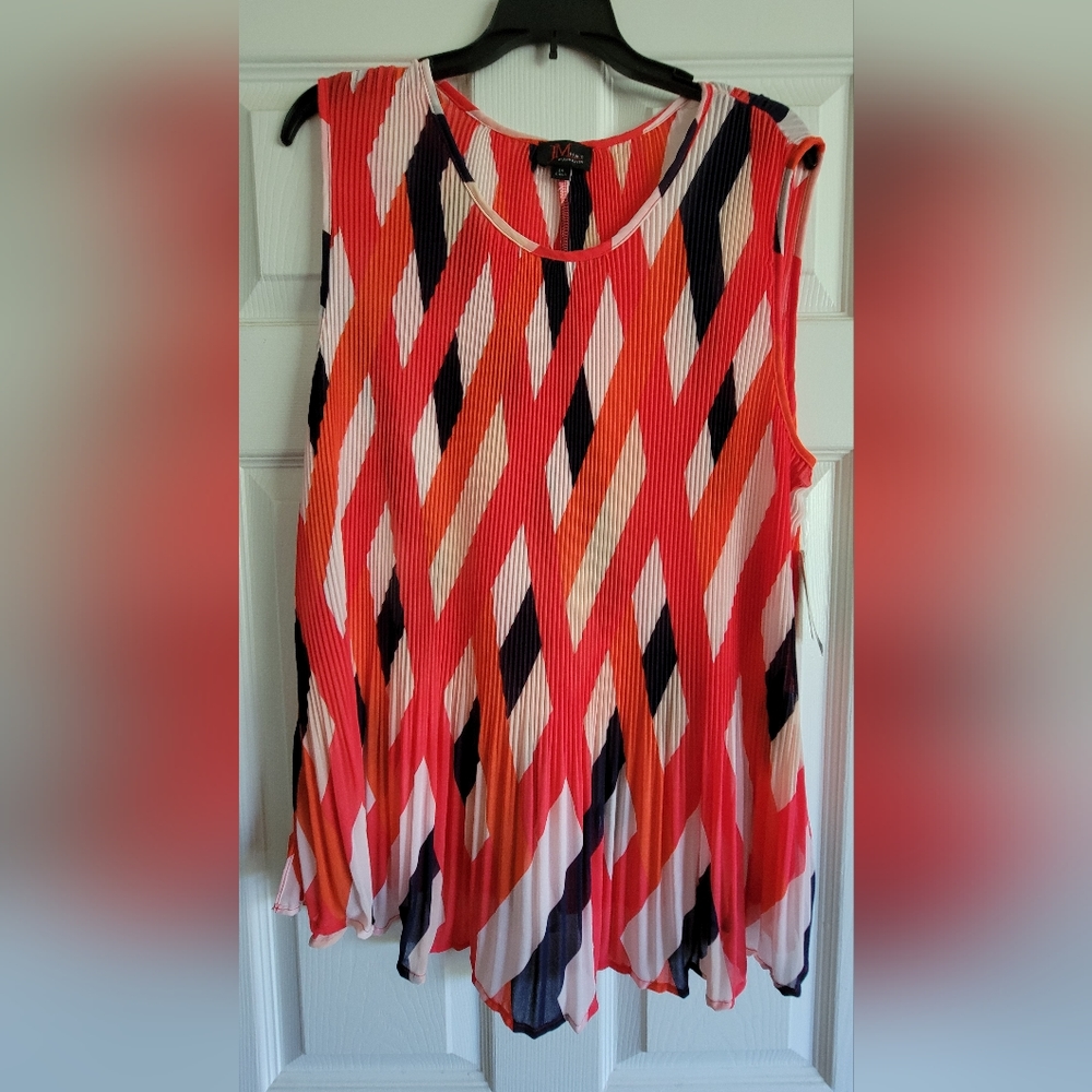 Multicoloured sleeveless accordion top